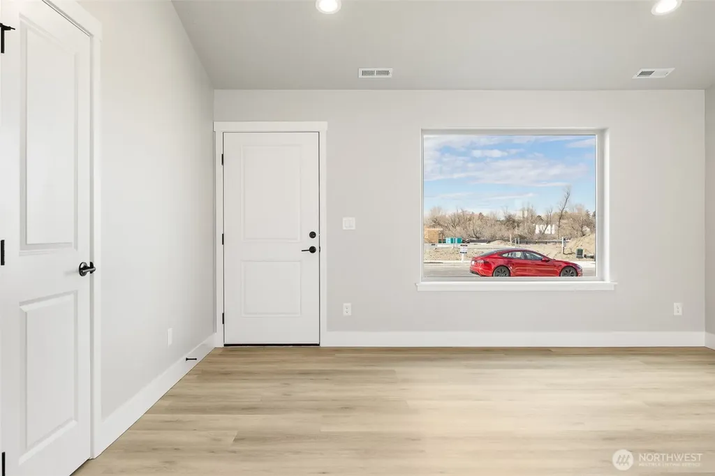 215 Lessor Loop Moses Lake WA 98837
