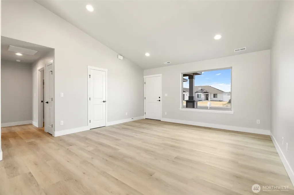 215 Lessor Loop Moses Lake WA 98837