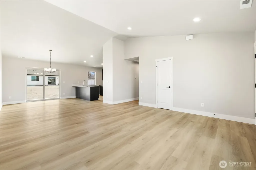 215 Lessor Loop Moses Lake WA 98837