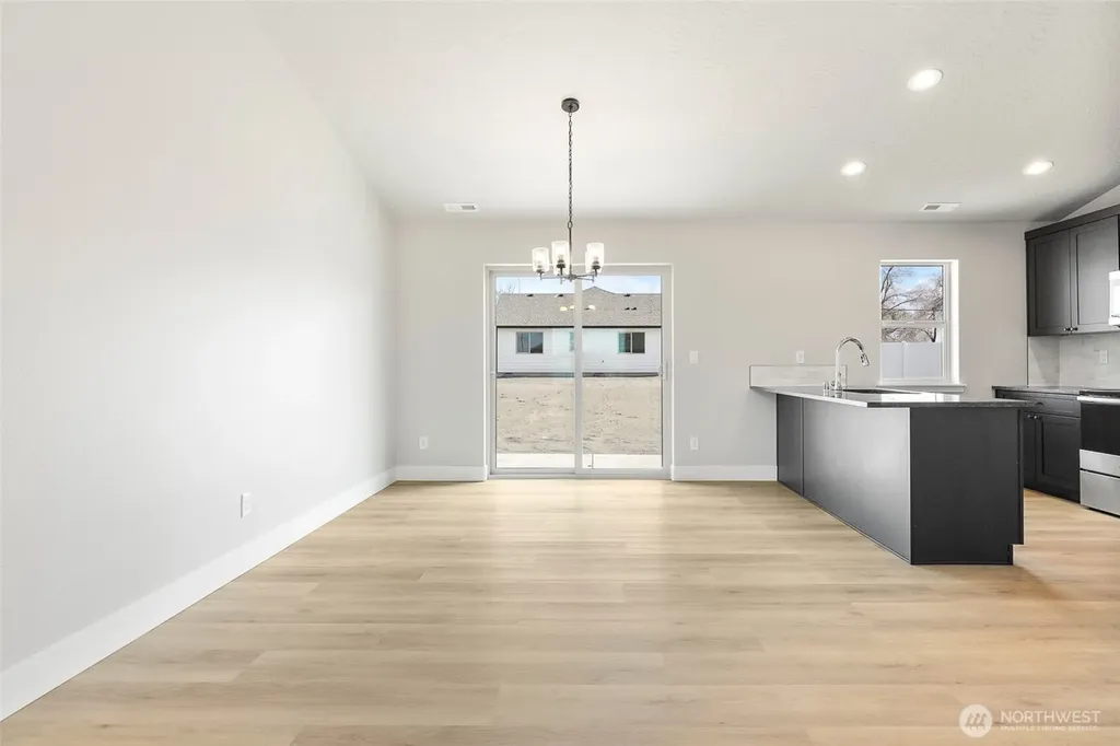215 Lessor Loop Moses Lake WA 98837