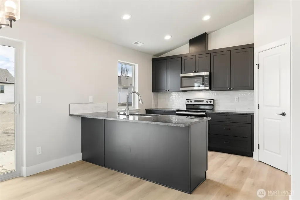 215 Lessor Loop Moses Lake WA 98837