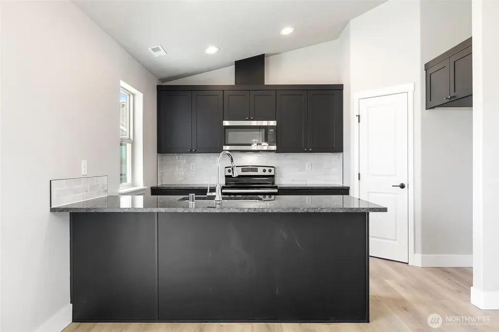 215 Lessor Loop Moses Lake WA 98837