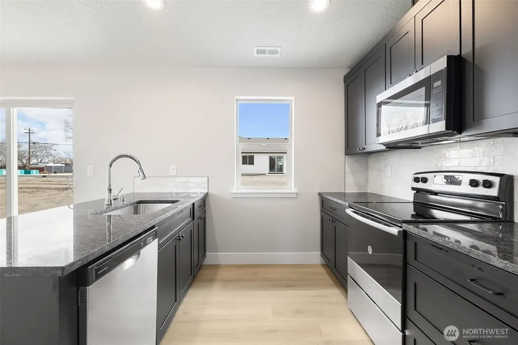 215 Lessor Loop Moses Lake WA 98837