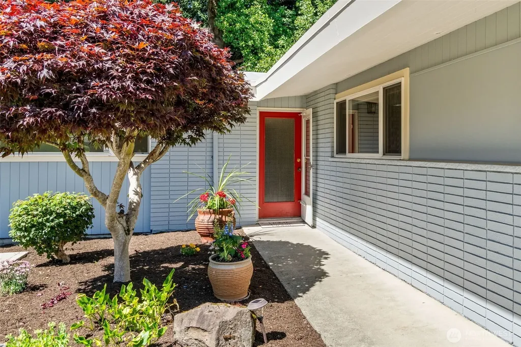 5320 S Kenyon Street Seattle WA 98118