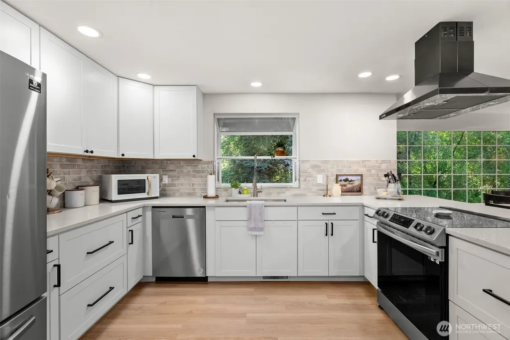 395 NW Blomster Way Poulsbo WA 98370