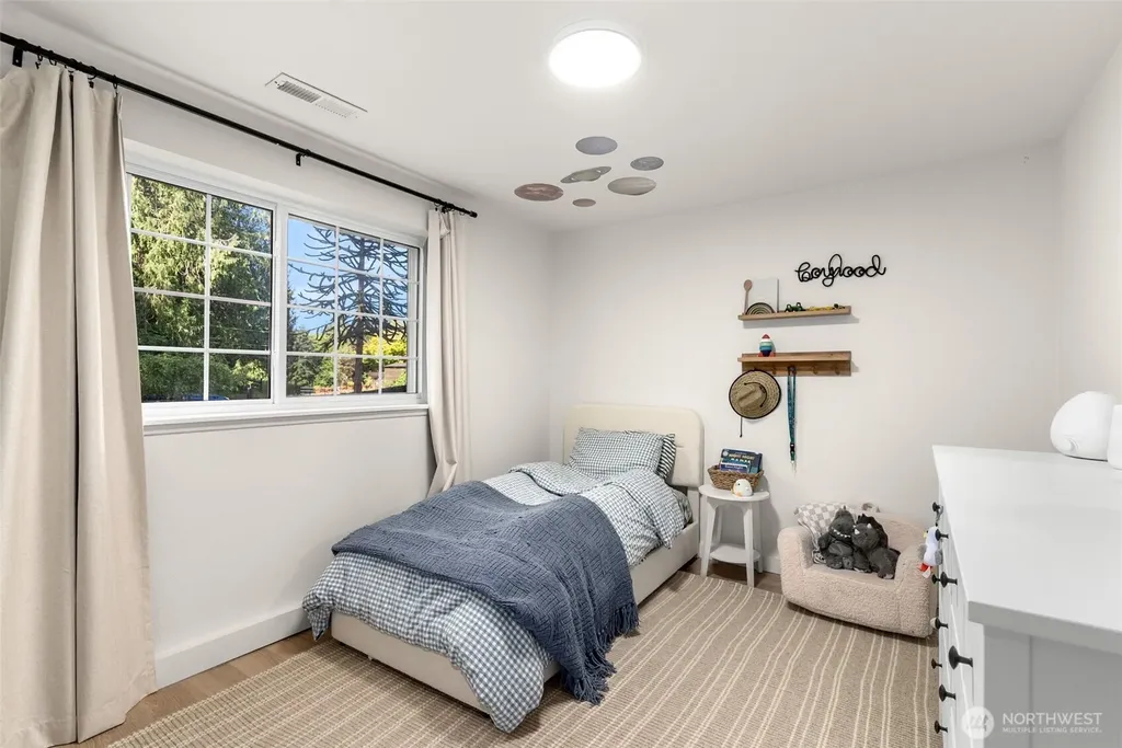 395 NW Blomster Way Poulsbo WA 98370