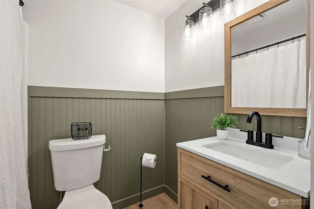 395 NW Blomster Way Poulsbo WA 98370