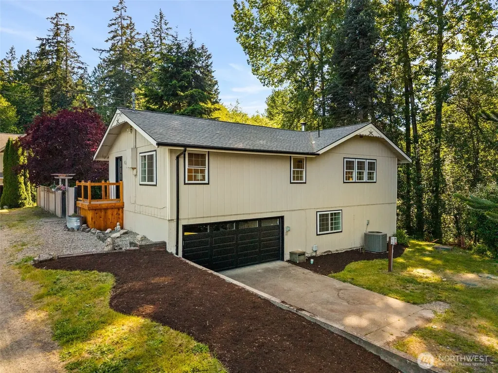 395 NW Blomster Way Poulsbo WA 98370