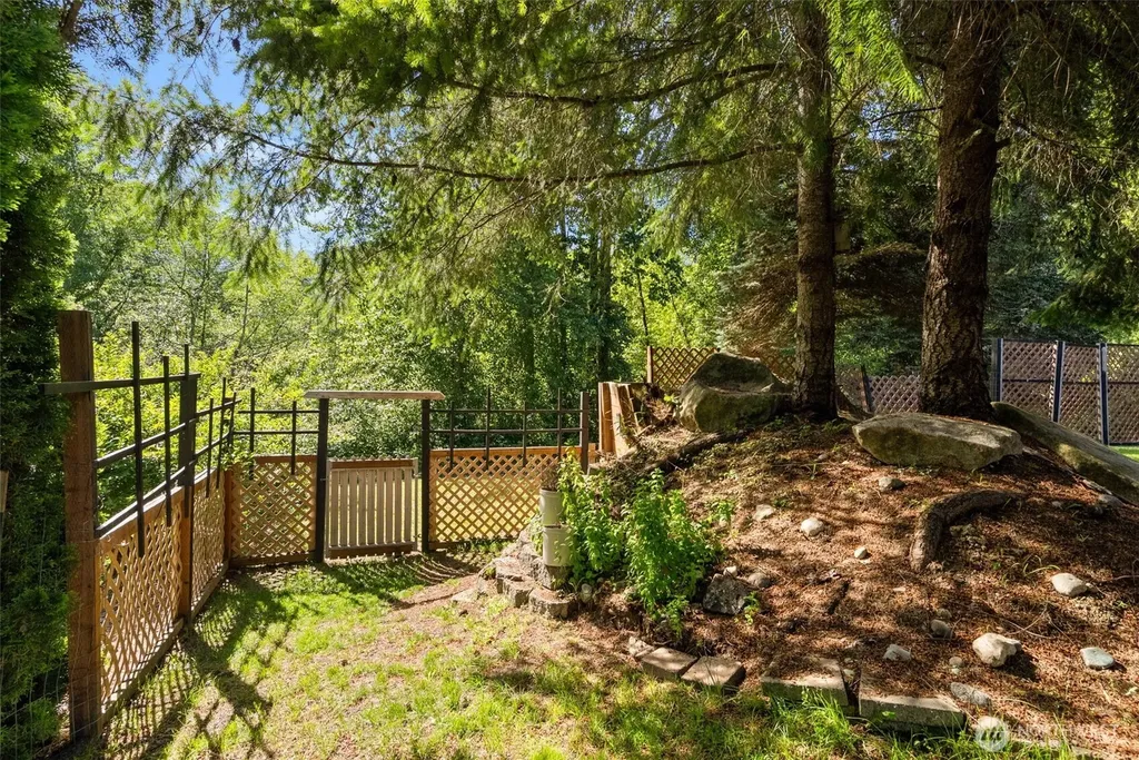 395 NW Blomster Way Poulsbo WA 98370