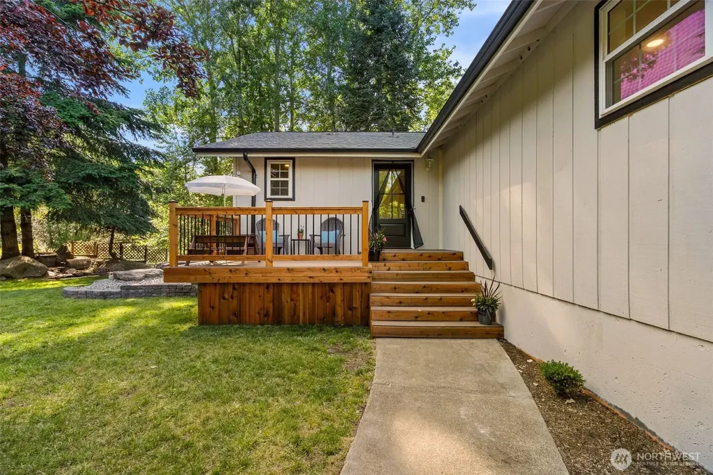 395 NW Blomster Way Poulsbo WA 98370