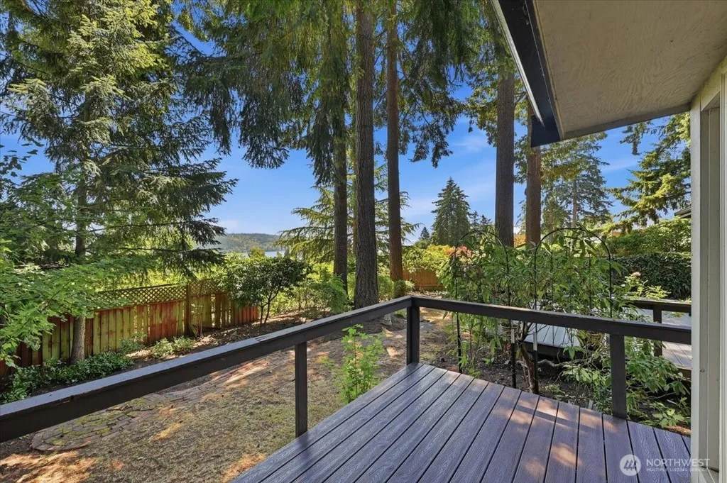 15804 35th Avenue NE Lake Forest Park WA 98155