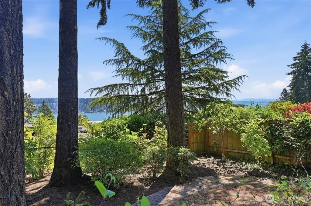 15804 35th Avenue NE Lake Forest Park WA 98155