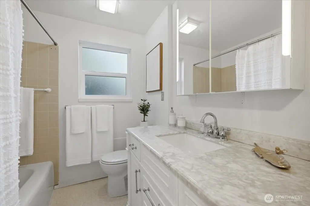 15804 35th Avenue NE Lake Forest Park WA 98155