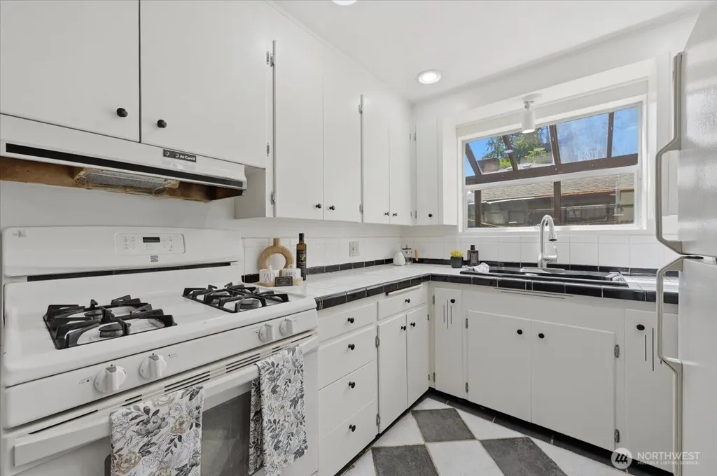 15804 35th Avenue NE Lake Forest Park WA 98155