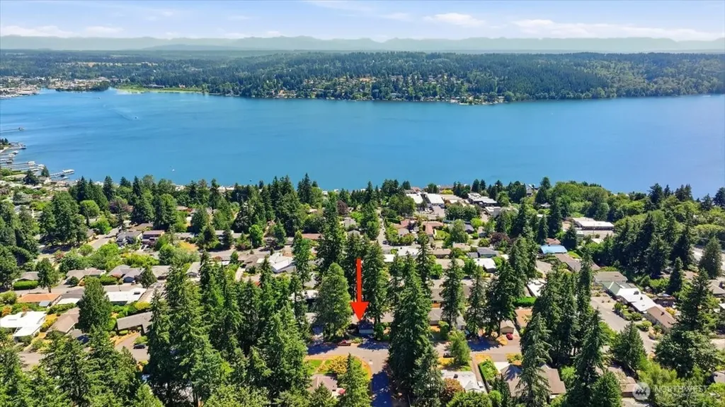 15804 35th Avenue NE Lake Forest Park WA 98155
