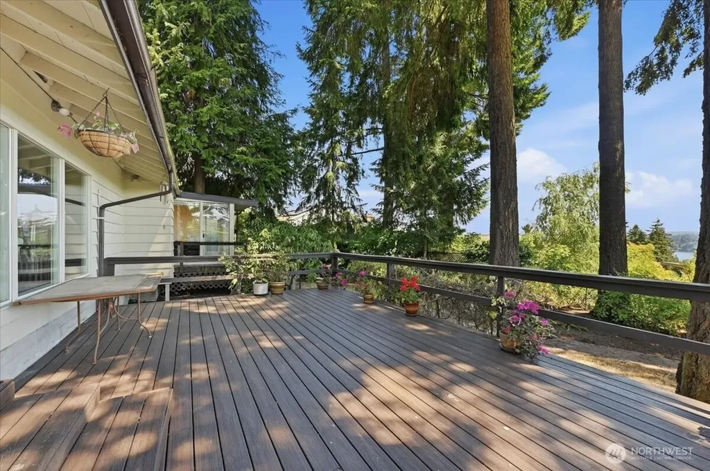 15804 35th Avenue NE Lake Forest Park WA 98155
