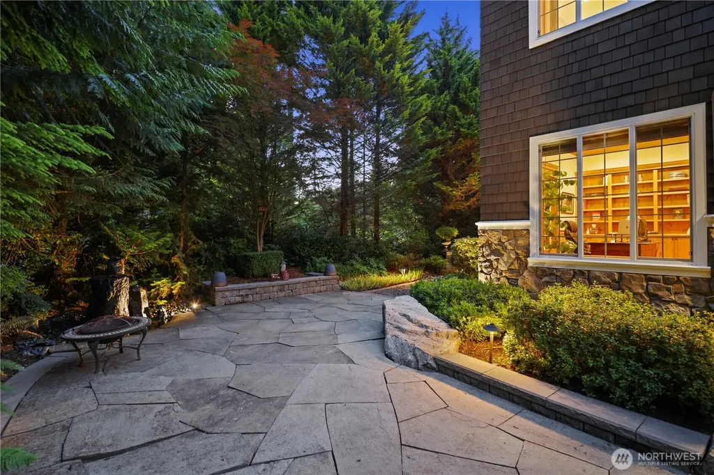 25122 NE 18th Street Sammamish WA 98074