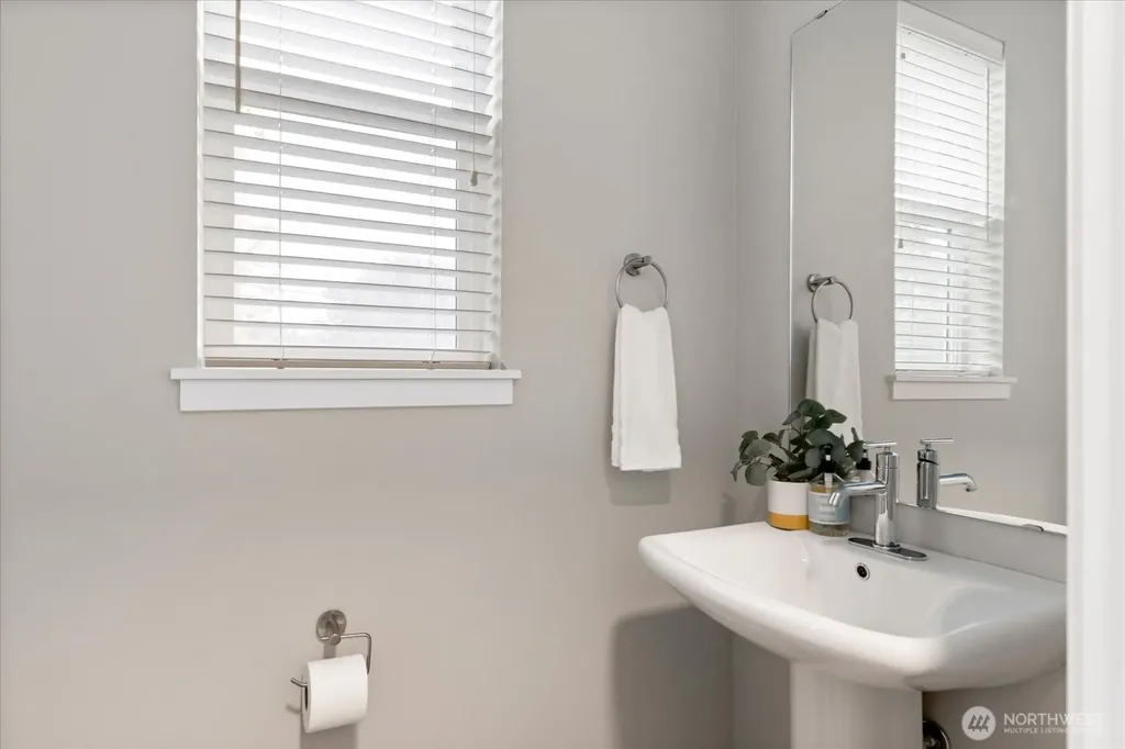 280 SW Ballast Way Oak Harbor WA 98277