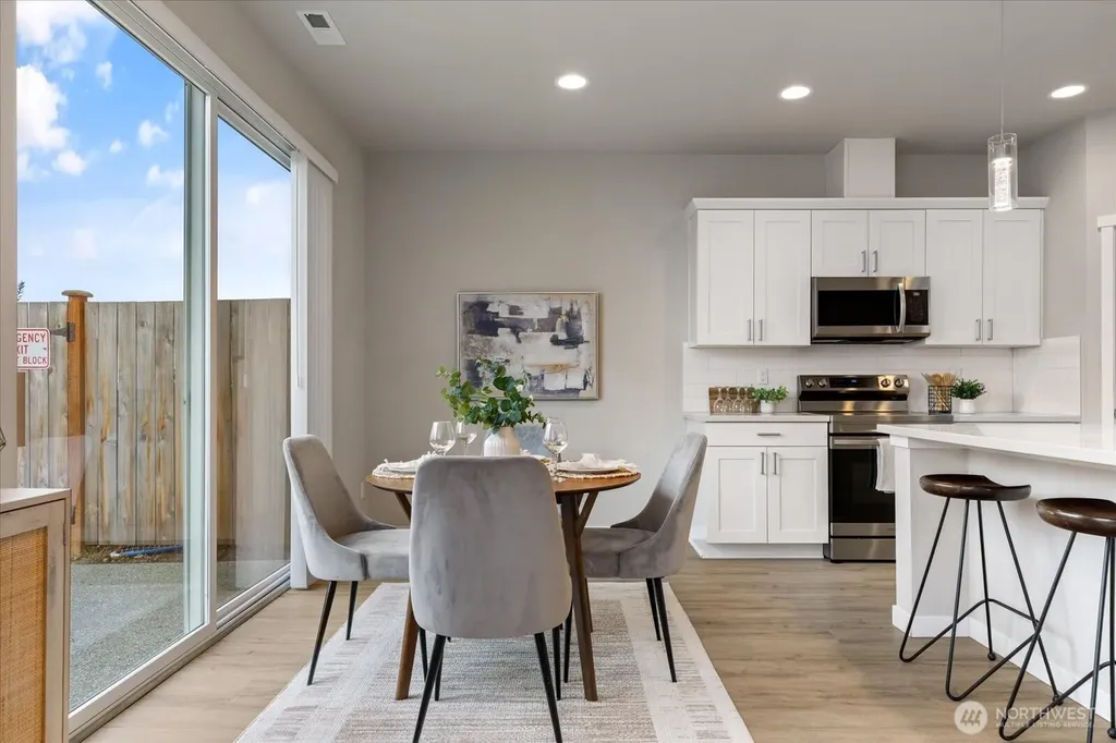 280 SW Ballast Way Oak Harbor WA 98277