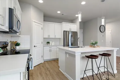 280 SW Ballast Way Oak Harbor WA 98277