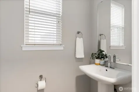 280 SW Ballast Way Oak Harbor WA 98277