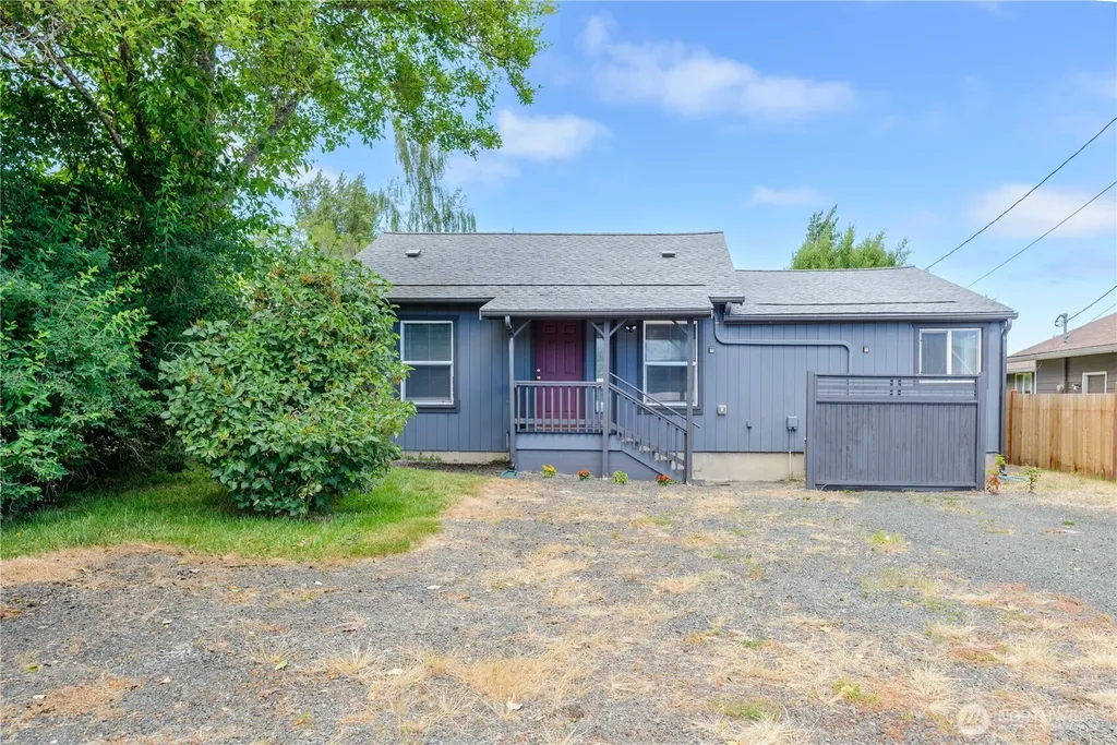 1031 W Glenwood Street Port Angeles WA 98363