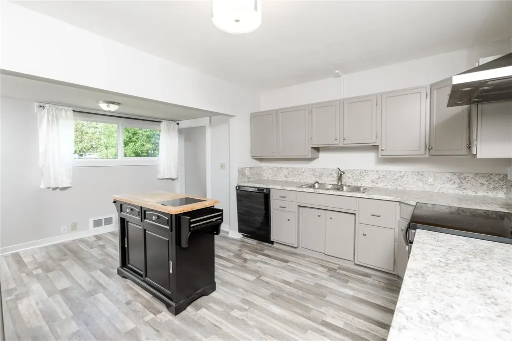 1031 W Glenwood Street Port Angeles WA 98363