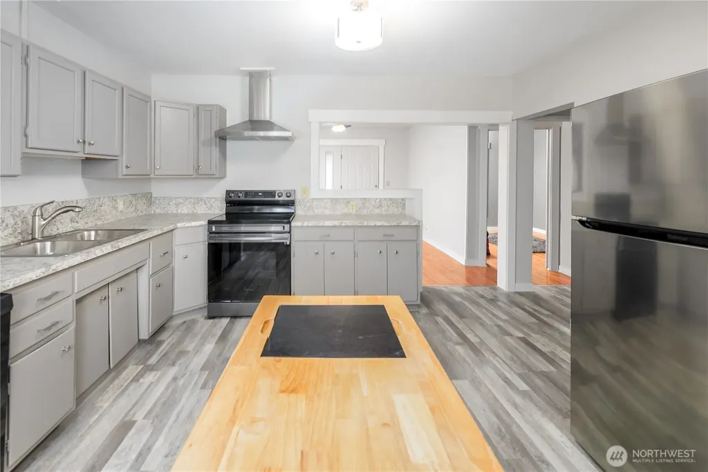 1031 W Glenwood Street Port Angeles WA 98363