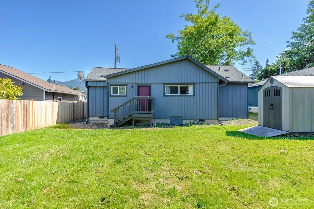 1031 W Glenwood Street Port Angeles WA 98363