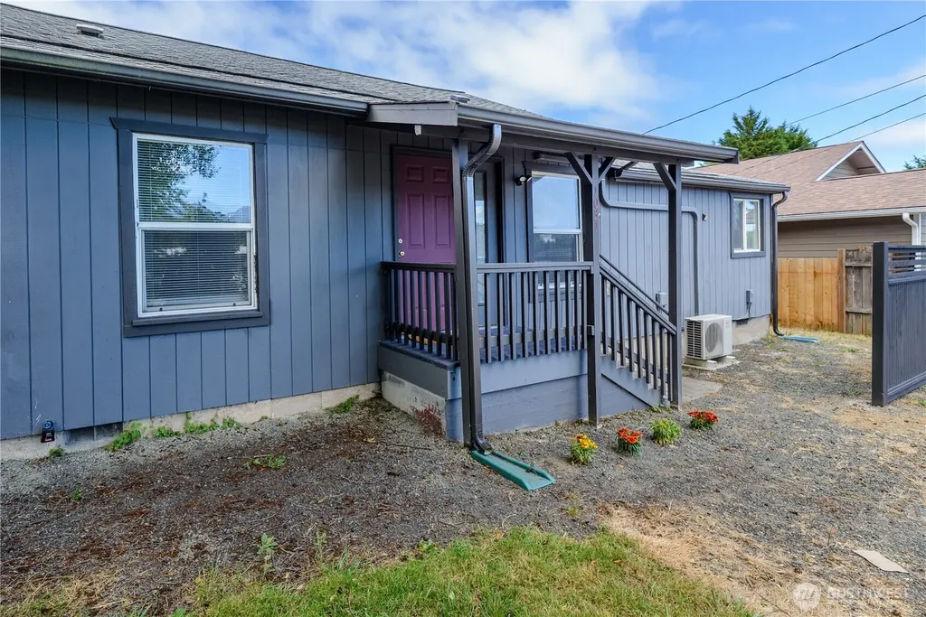 1031 W Glenwood Street Port Angeles WA 98363