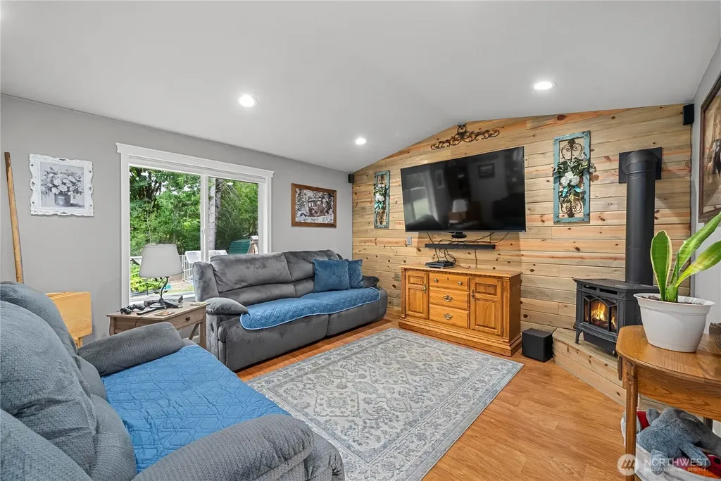 1825 W Deegan Road E Shelton WA 98584