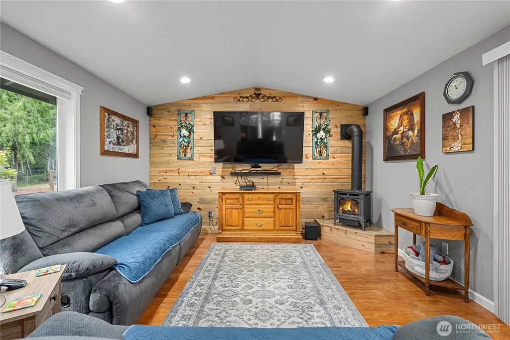 1825 W Deegan Road E Shelton WA 98584