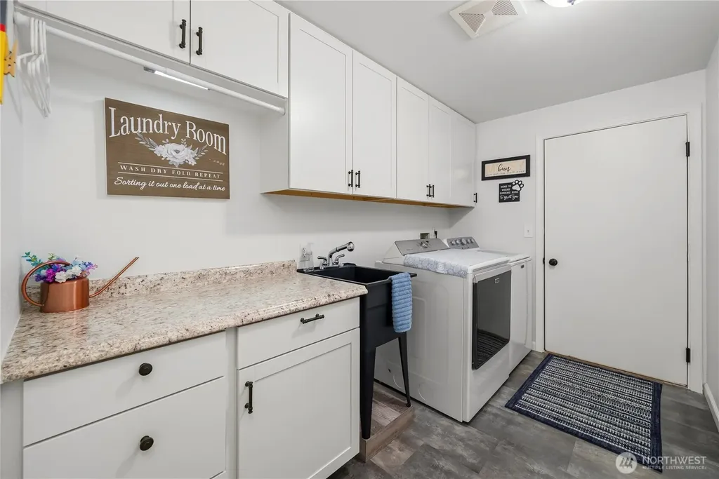 1825 W Deegan Road E Shelton WA 98584