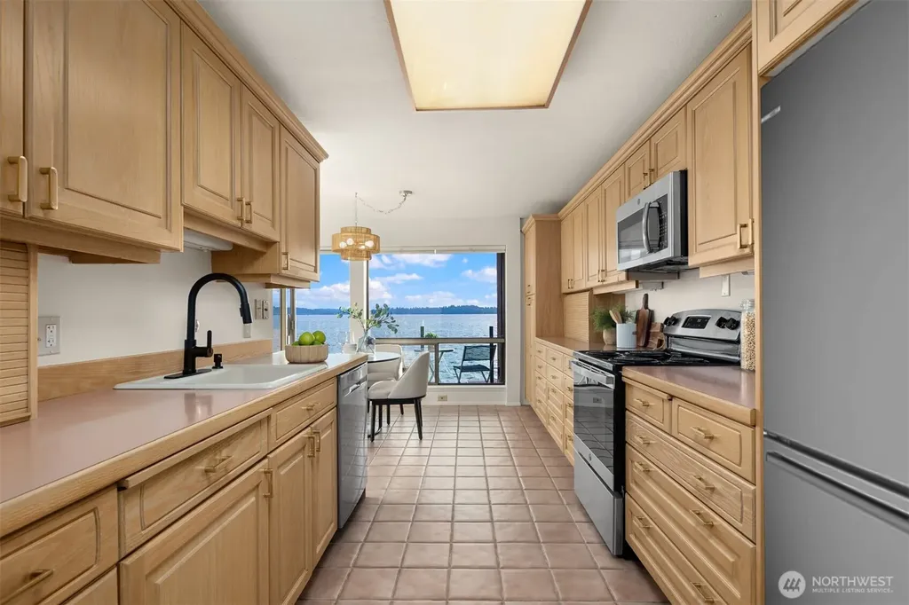 6225 Lake Washington Boulevard NE Kirkland WA 98033