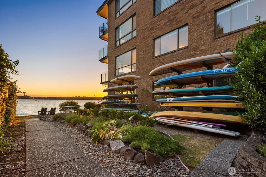6225 Lake Washington Boulevard NE Kirkland WA 98033