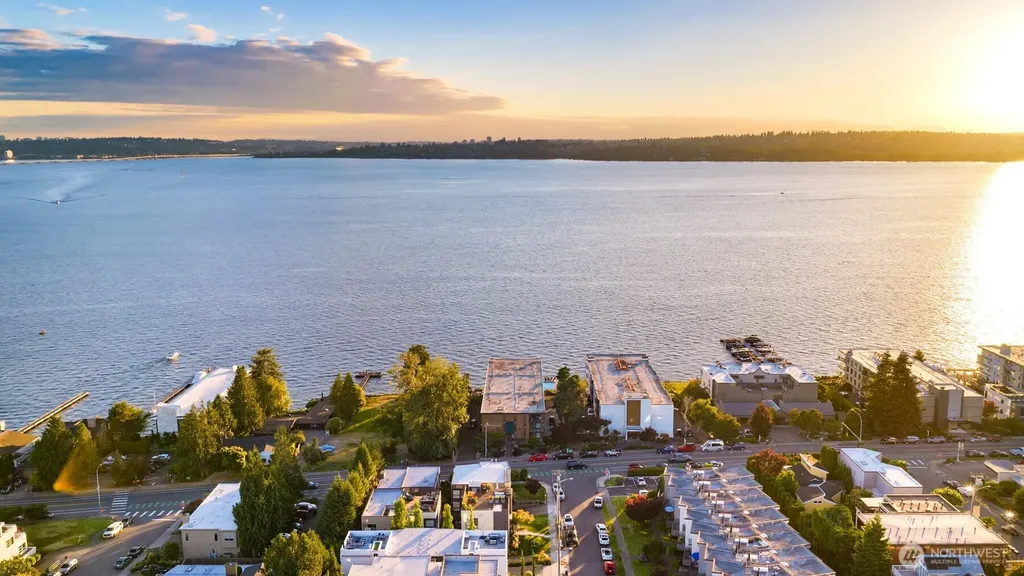 6225 Lake Washington Boulevard NE Kirkland WA 98033