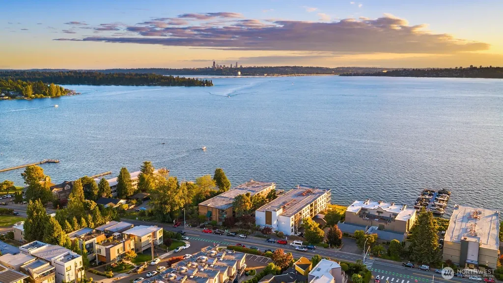6225 Lake Washington Boulevard NE Kirkland WA 98033