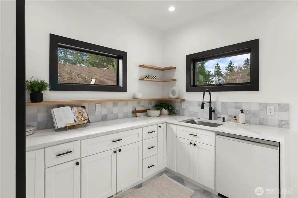6523 39th Avenue NE Seattle WA 98115