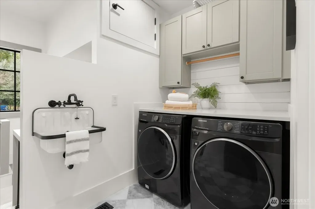 6523 39th Avenue NE Seattle WA 98115