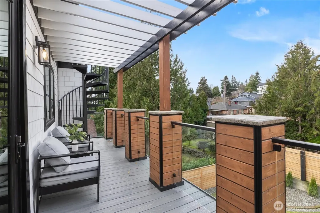 6523 39th Avenue NE Seattle WA 98115