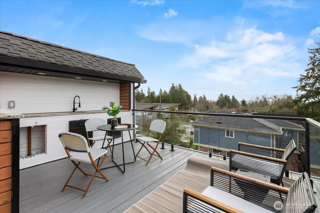 6523 39th Avenue NE Seattle WA 98115