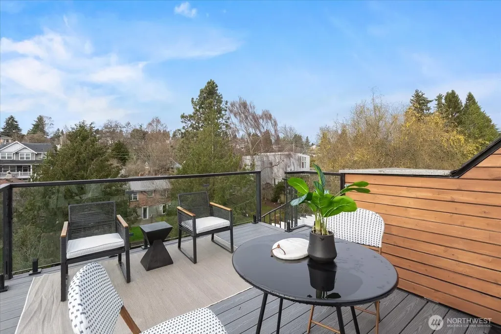 6523 39th Avenue NE Seattle WA 98115