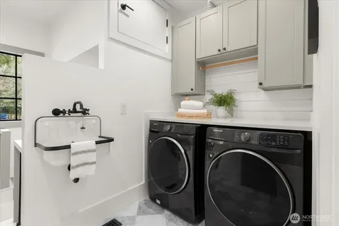 6523 39th Avenue NE Seattle WA 98115