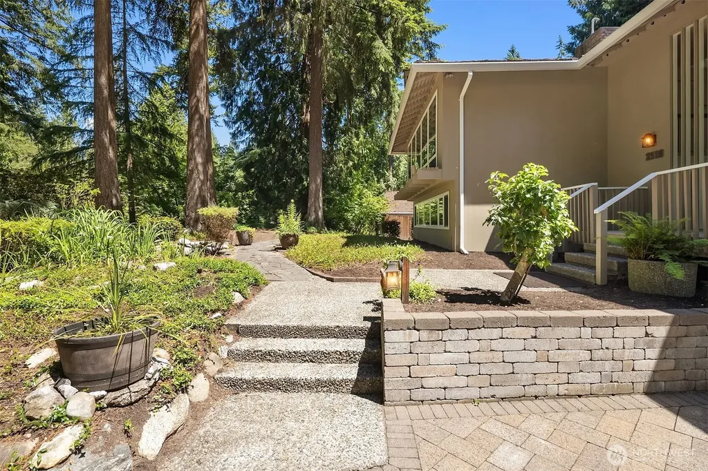 2119 Sahalee Drive W Sammamish WA 98074