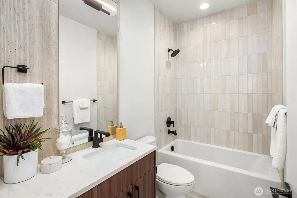 4425 Fremont Avenue N Seattle WA 98103