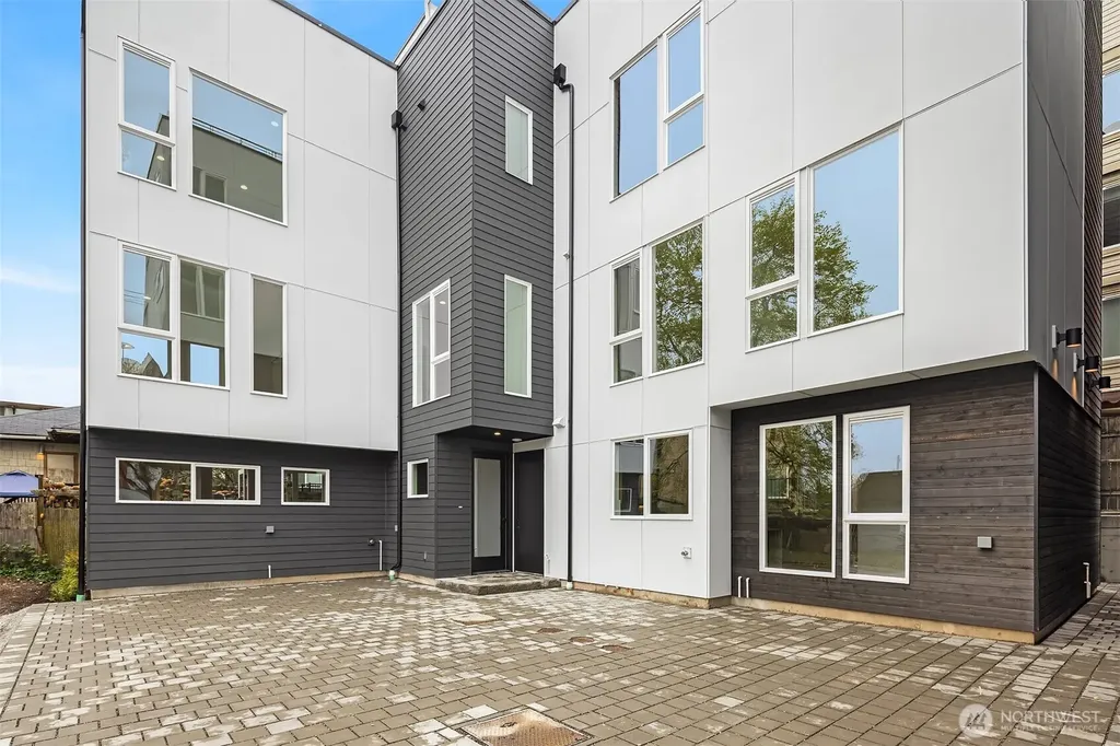 4425 Fremont Avenue N Seattle WA 98103