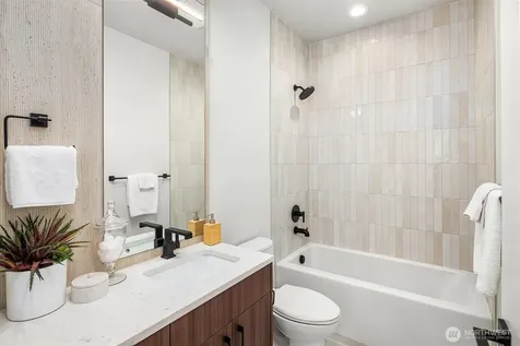 4425 Fremont Avenue N Seattle WA 98103
