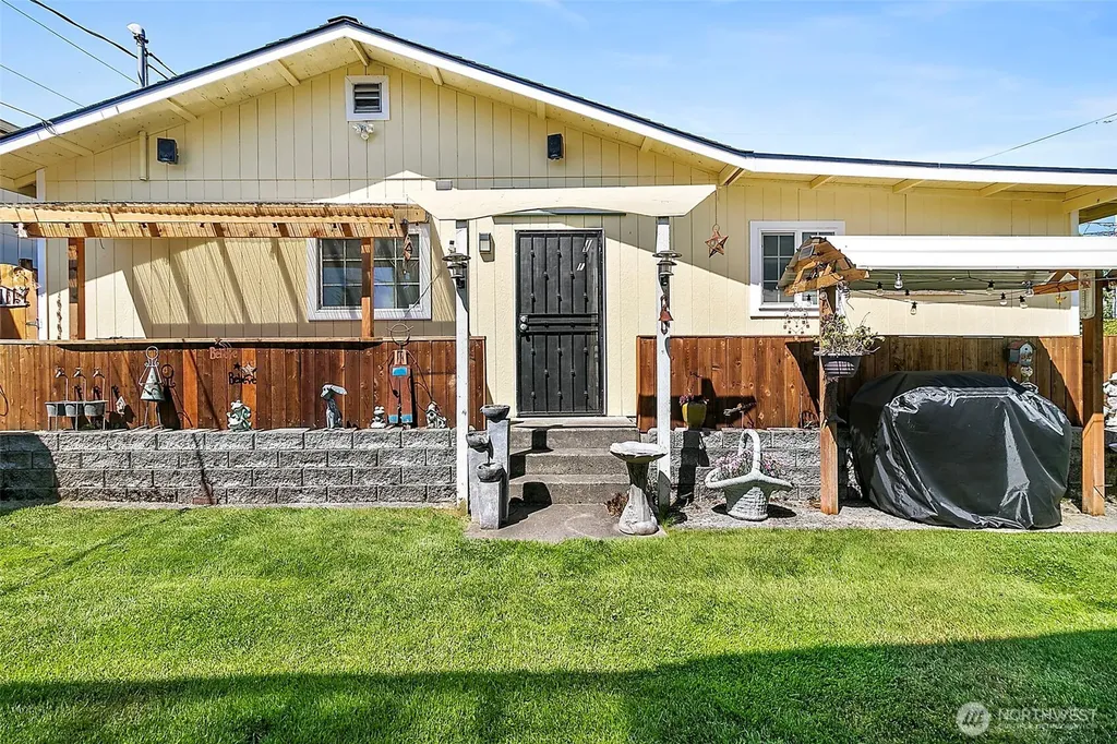 4610 N Defiance Street Tacoma WA 98407