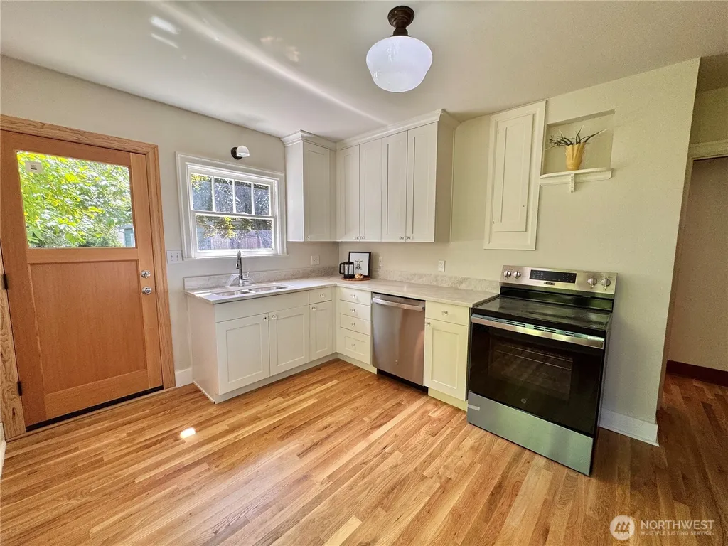 1615 Gregory Way Bremerton WA 98337