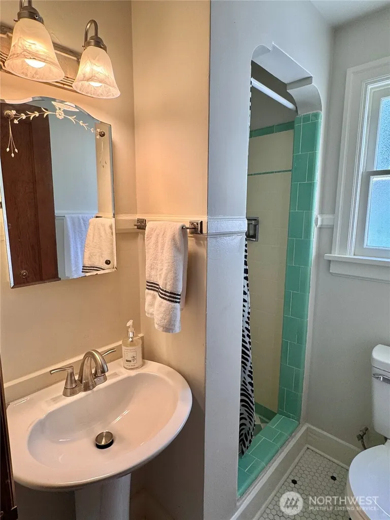 1615 Gregory Way Bremerton WA 98337